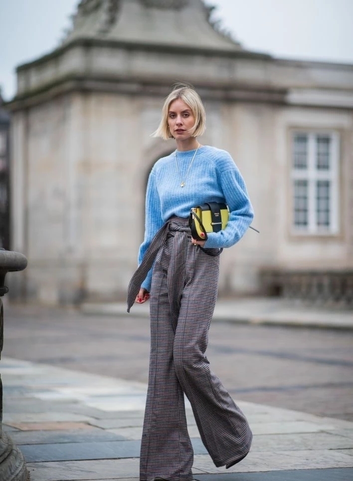 早春毛衣如何选择颜色好看,秋冬适合什么颜色的毛衣