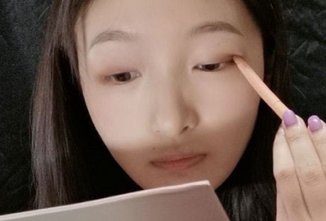 橘朵沙漠玫瑰眼影大地色眼妆教程,怎样用3ce大地色眼影盘画眼妆