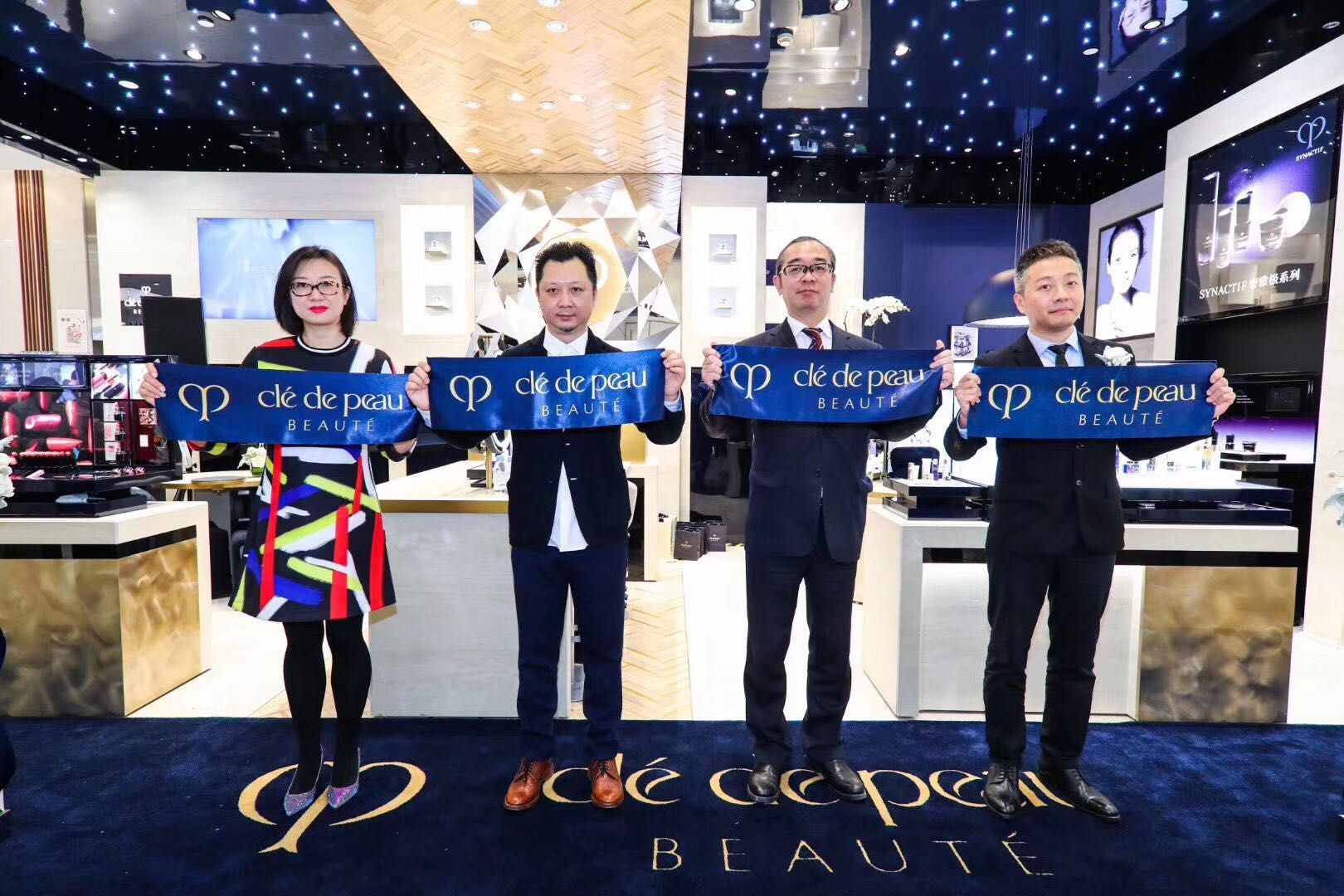 奢美密钥至臻尊耀CPB肌肤之钥璀璨亮相成都伊势丹