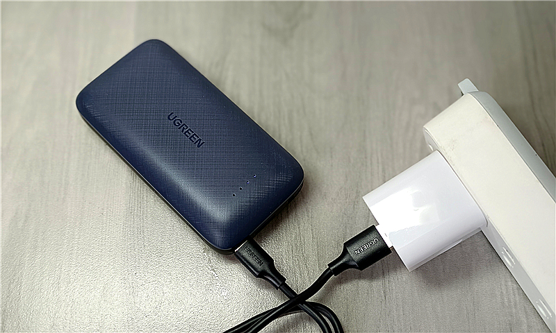 atl电芯手机电池,绿联双向快充移动电源测评