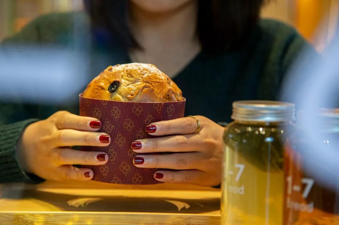 日本来的面包，“落户”深圳，里面竟然还“藏钱”