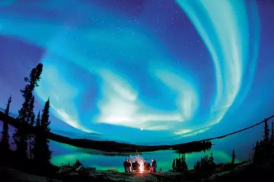 红帽子白胡子的老人,白胡子红帽子老人