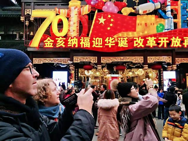 逛老庙看新貌知中华文脉,豫园灯会融入古与今上海味道