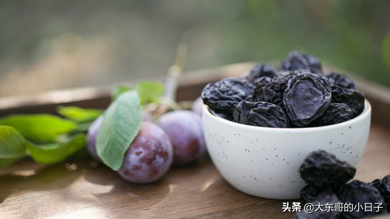 西梅李子怎么挑选,新鲜西梅和李子的区别