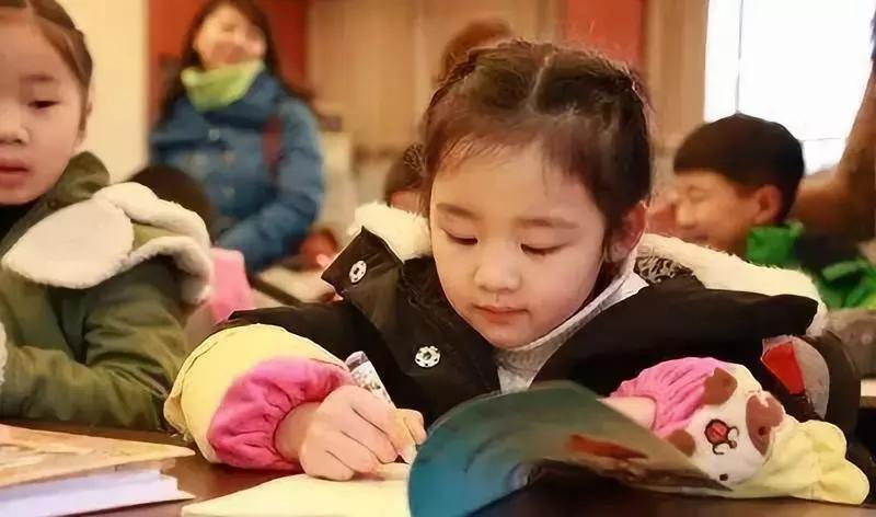 幼师提醒：春季千万别让孩子穿这样来幼儿园！