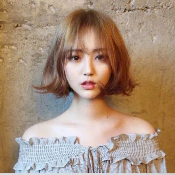 有哪些好看又显脸小的发型,适合脸小的长脸型发型女