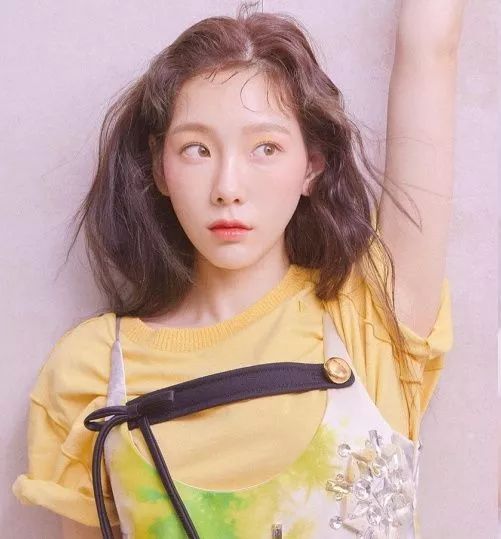 圆脸窄额头女生适合什么刘海,额头尖窄脸又小适合什么样的刘海