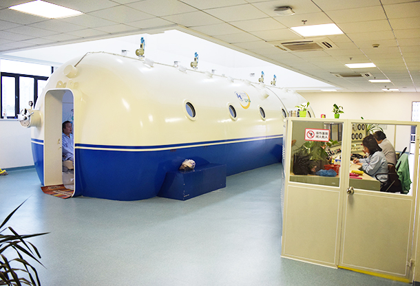 「脑出血康复案例」从“偏瘫”到独站独走，老伴日夜陪伴谱真情