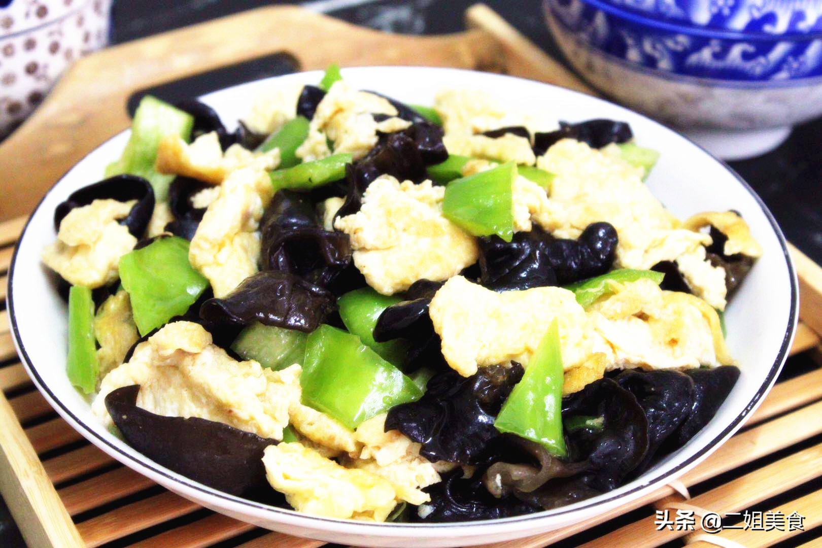 炒菜油到处飞溅怎么挡,炒菜油总是溅地上怎么办