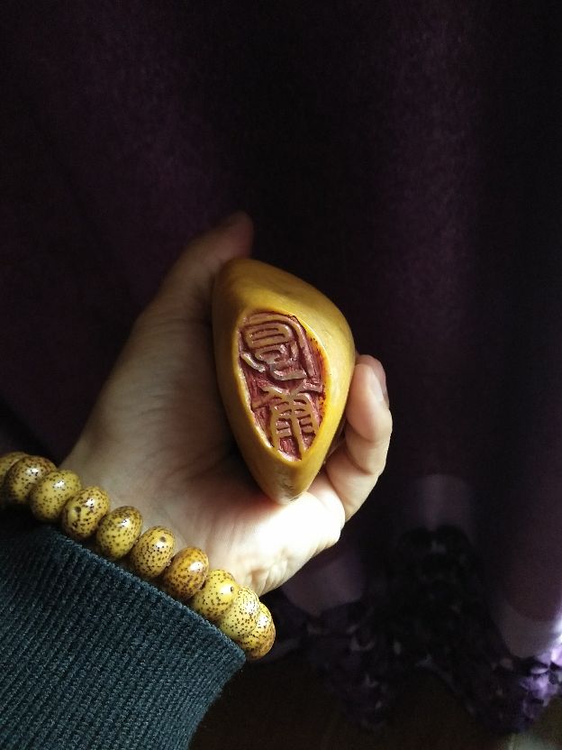 寿山沟头田黄真实颜色,寿山田黄有很花的皮吗