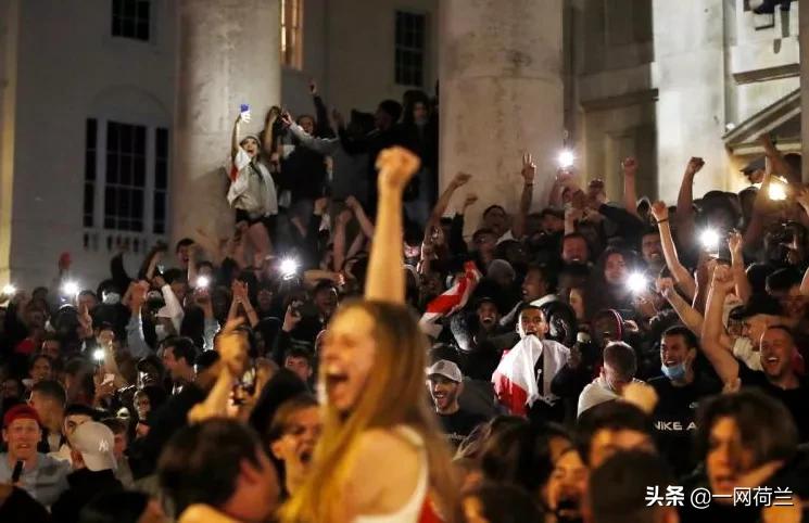 欧洲足球锦标赛意大利夺冠，六万人大球场会引发新一波疫情吗？