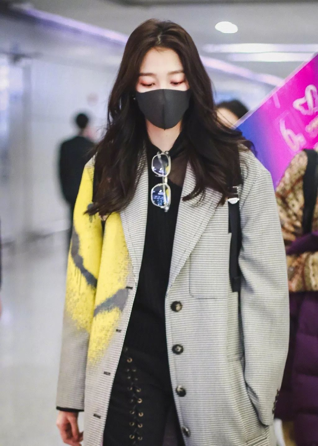 周洁琼穿砂糖匡威鞋,周洁琼鞋