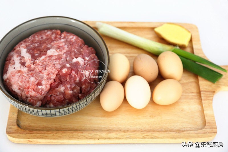 年夜饭肉丸怎么炖好吃又简单,年夜饭必备的家常菜萝卜肉丸子