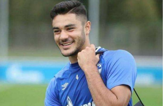 沙尔克04转会大巴黎的球员,沙尔克04亚洲边后卫