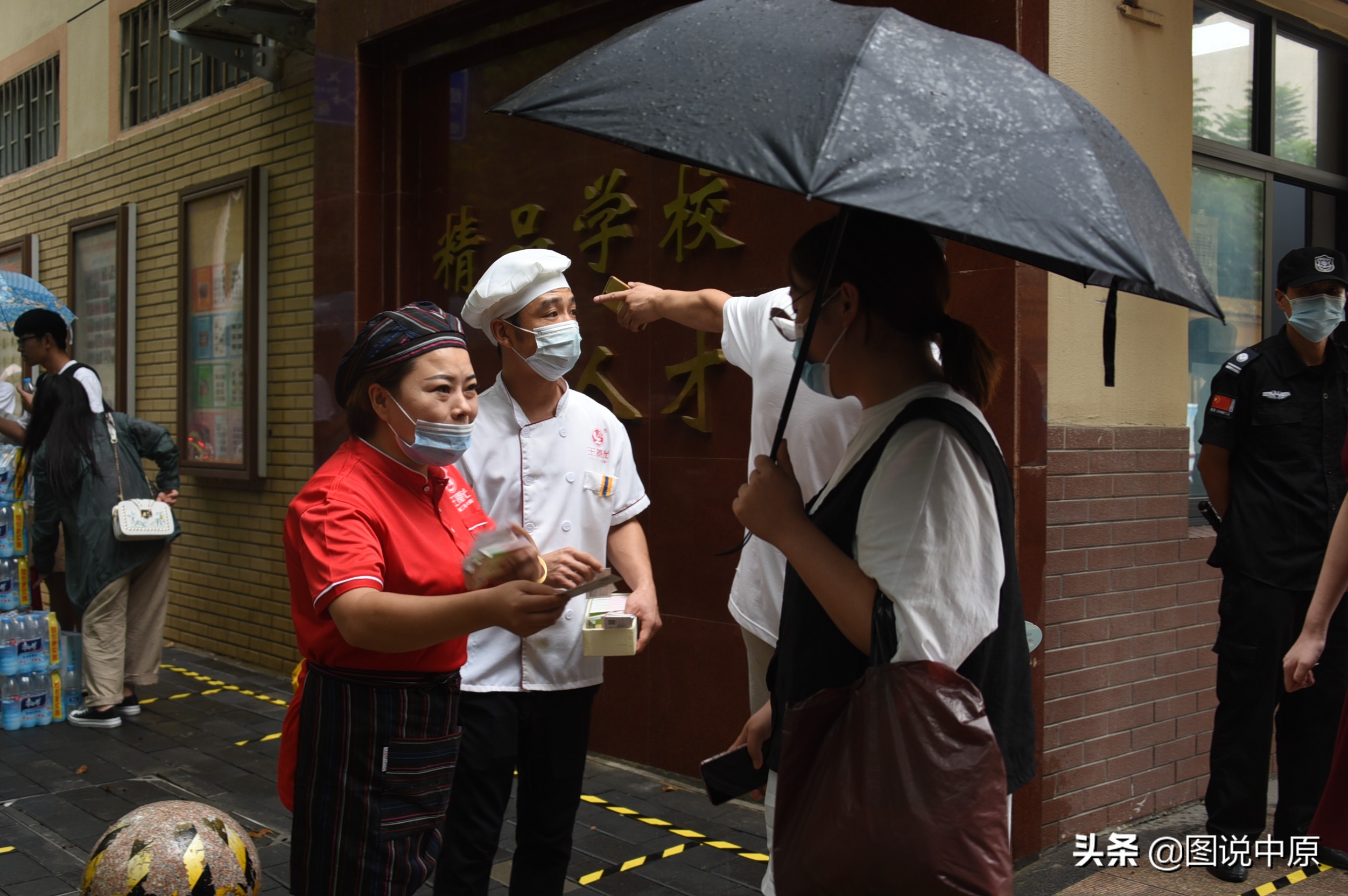 巡防员牵线*光春**早点餐饮，400张汤类半价优惠卡送高考考生
