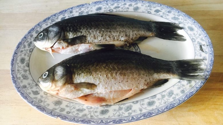 煎鱼入味又不破皮的诀窍,学会这六招煎鱼不掉皮好吃