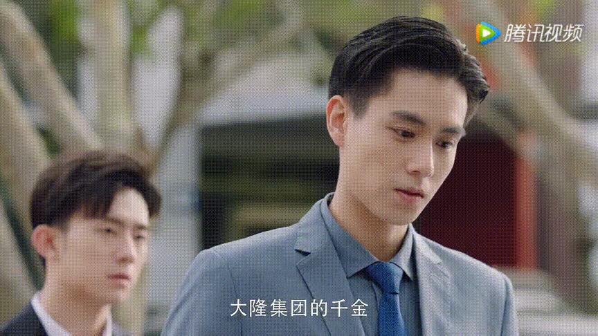 她为什么没眼技？怎么改善眼睛无神的状态