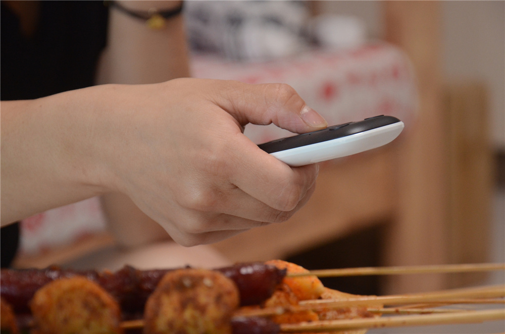 将电影院放进口袋里?天猫精灵“小白盒”便携智能投影仪评测