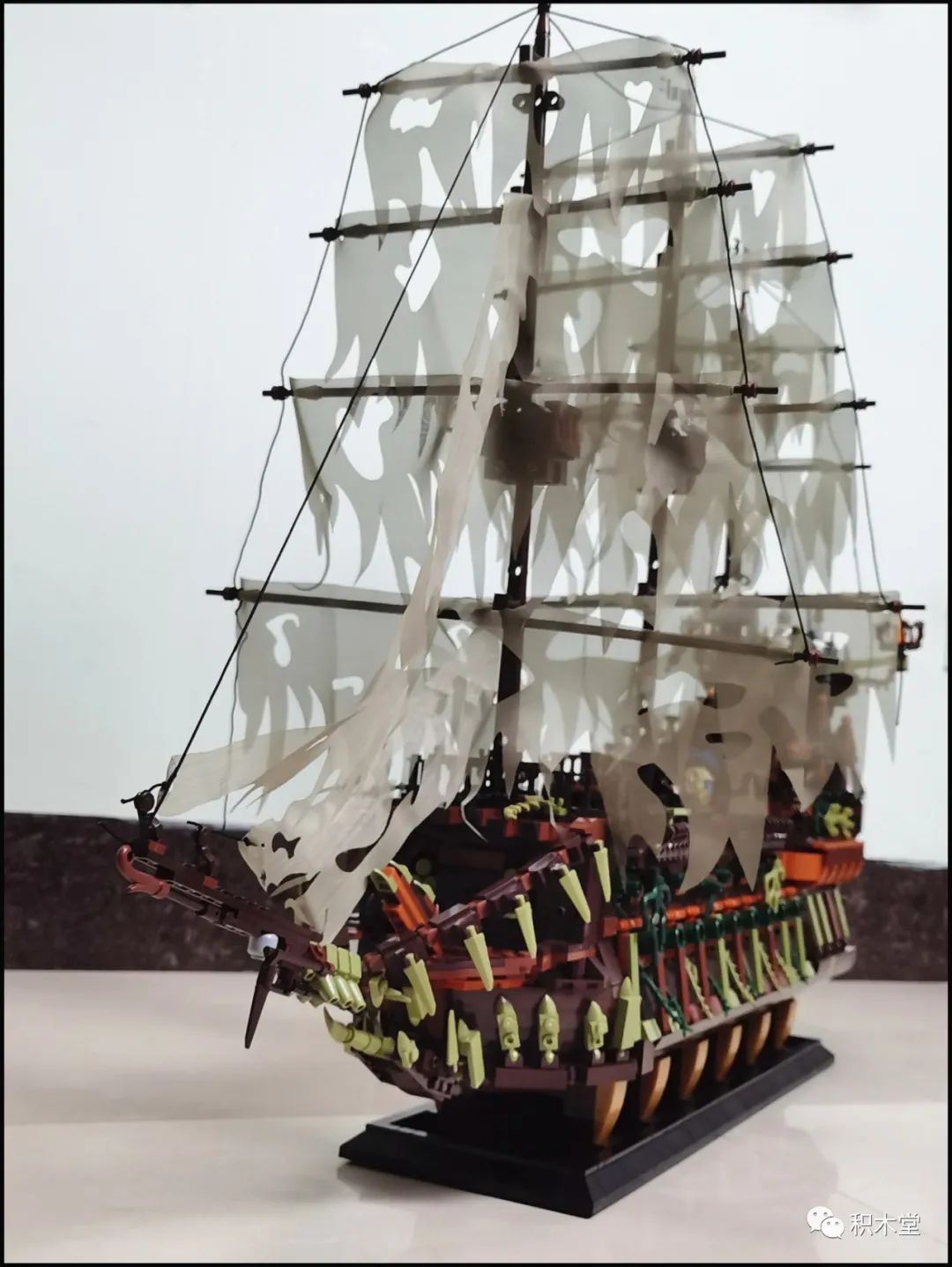 飞翔的荷兰人号为什么能潜水 (鬼船和飞翔的荷兰人号哪个更牛)