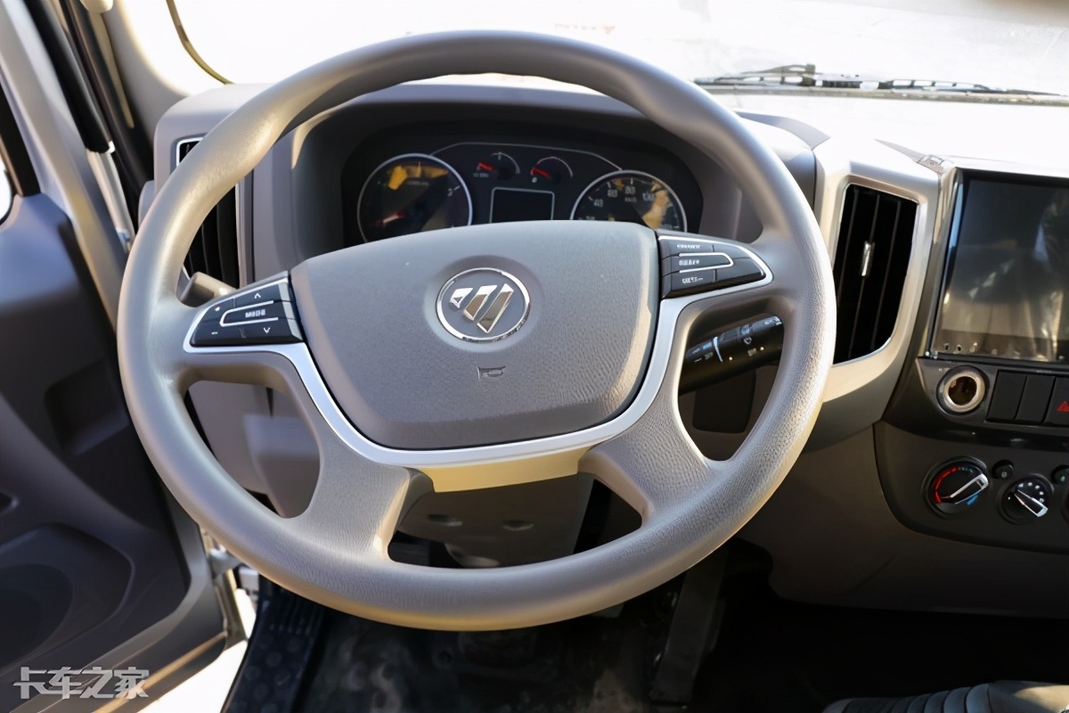 轻卡难开么,2015奥铃cts康明斯3.8厢式轻卡