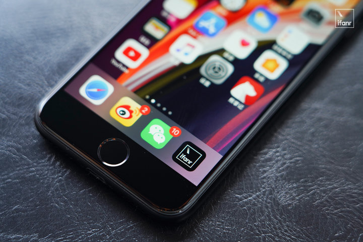 iphonese测评拆机,iphonese和iphone8对比外观