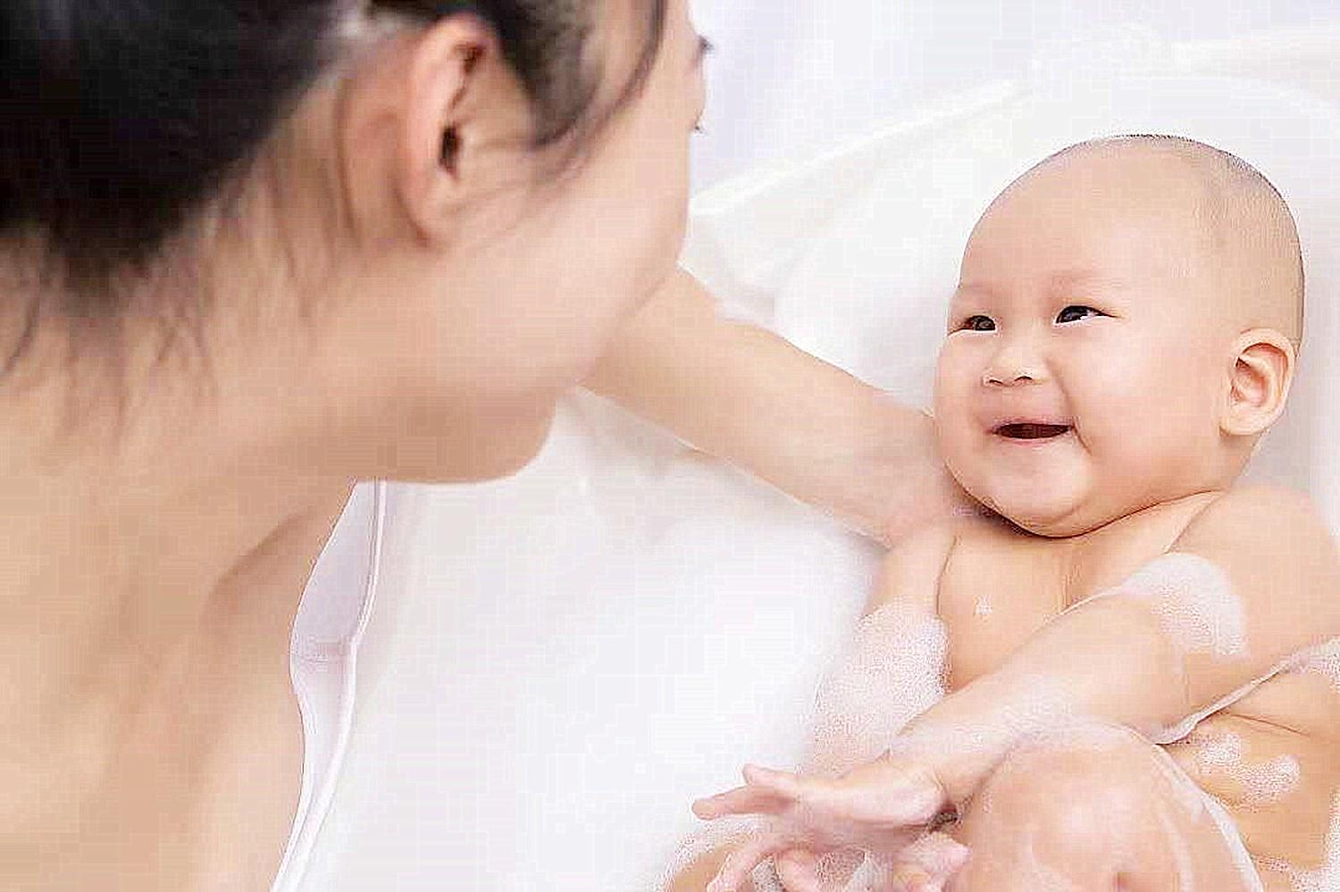 孩子几岁大人就不要在面前换衣服,成年儿子应该在妈妈面前换衣服吗