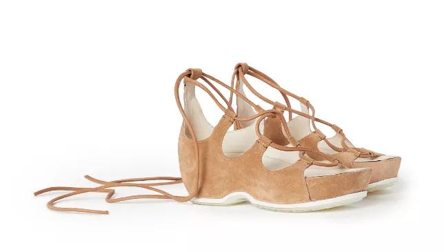 「每周联名X讯」众人骂丑,价格却直逼倒钩的鞋究竟长什么样?