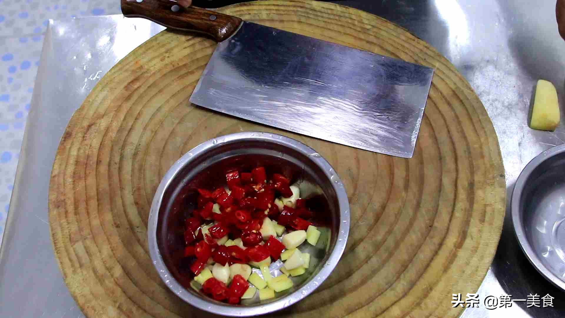 红烧鱼如何不粘鱼皮,红烧鱼怎样不坏