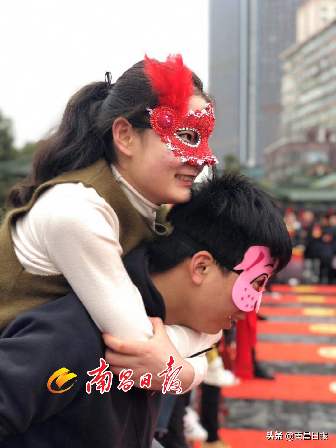 猪八戒背媳妇的场面,猪八戒船上背媳妇的视频