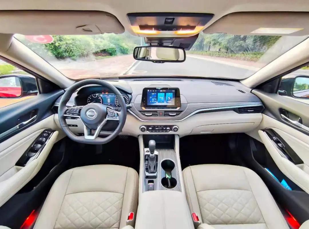 移动大沙发日产天籁,移动大沙发日产天籁2.0舒适版