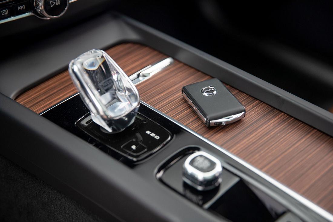 沃尔沃XC60安全测评,沃尔沃suvxc90和xc60选哪个