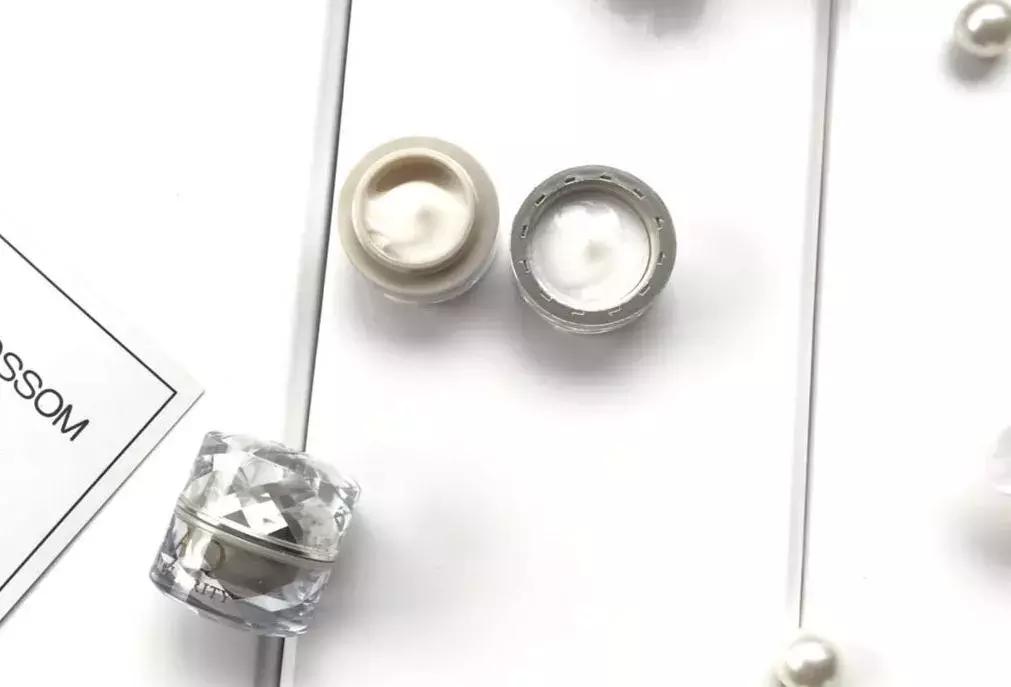 女人一生要用的几种化妆品,女人一生中必备的化妆品