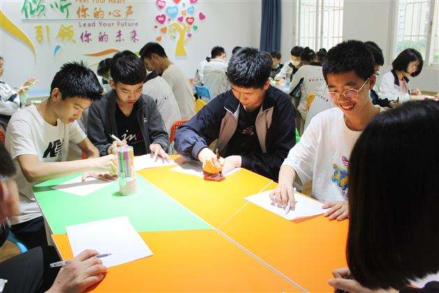 家长和青春期的孩子冲突怎么办,青春期的孩子嫌弃家长磨叽怎么办