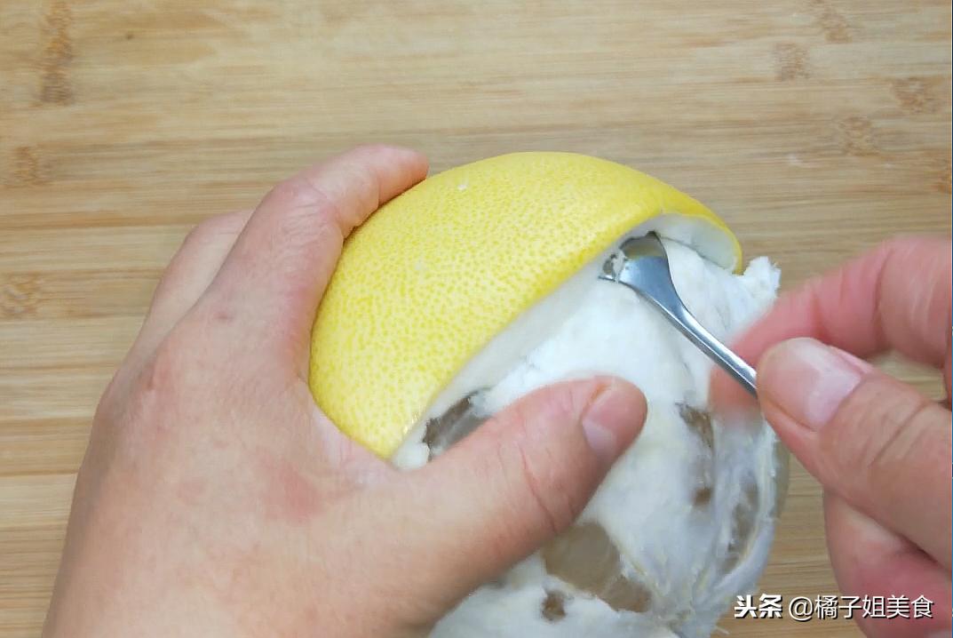 怎样剥柚子又好看又好吃,柚子待客怎么切