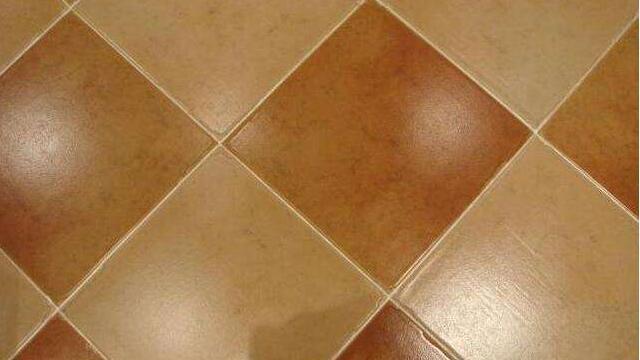 室内装修地面铺地板好还是瓷砖好,家里装修到底铺地砖好还是地板好