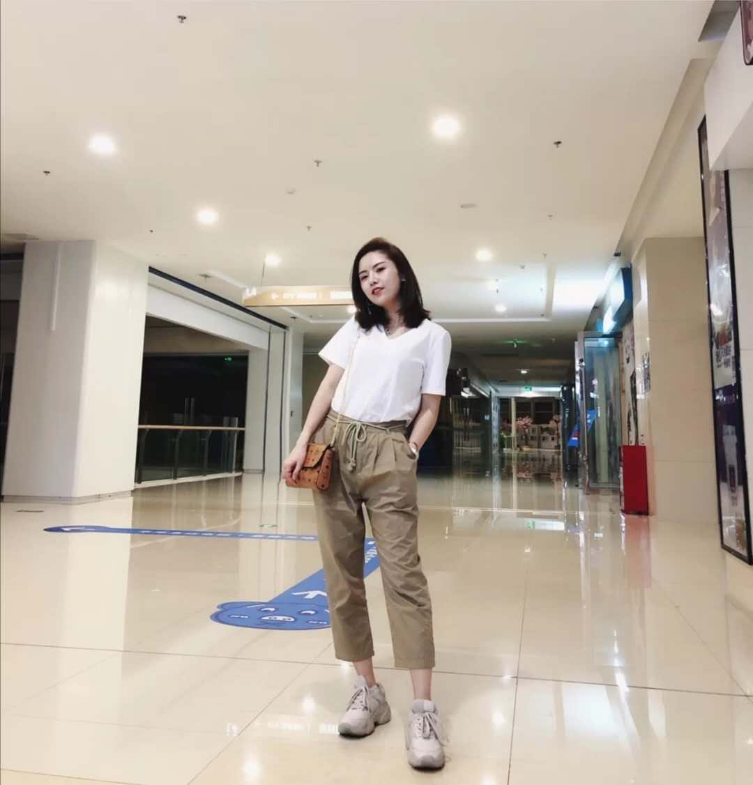 黑裤子可以配卡其色鞋子吗,黑色上衣卡其色鞋子配什么裤子