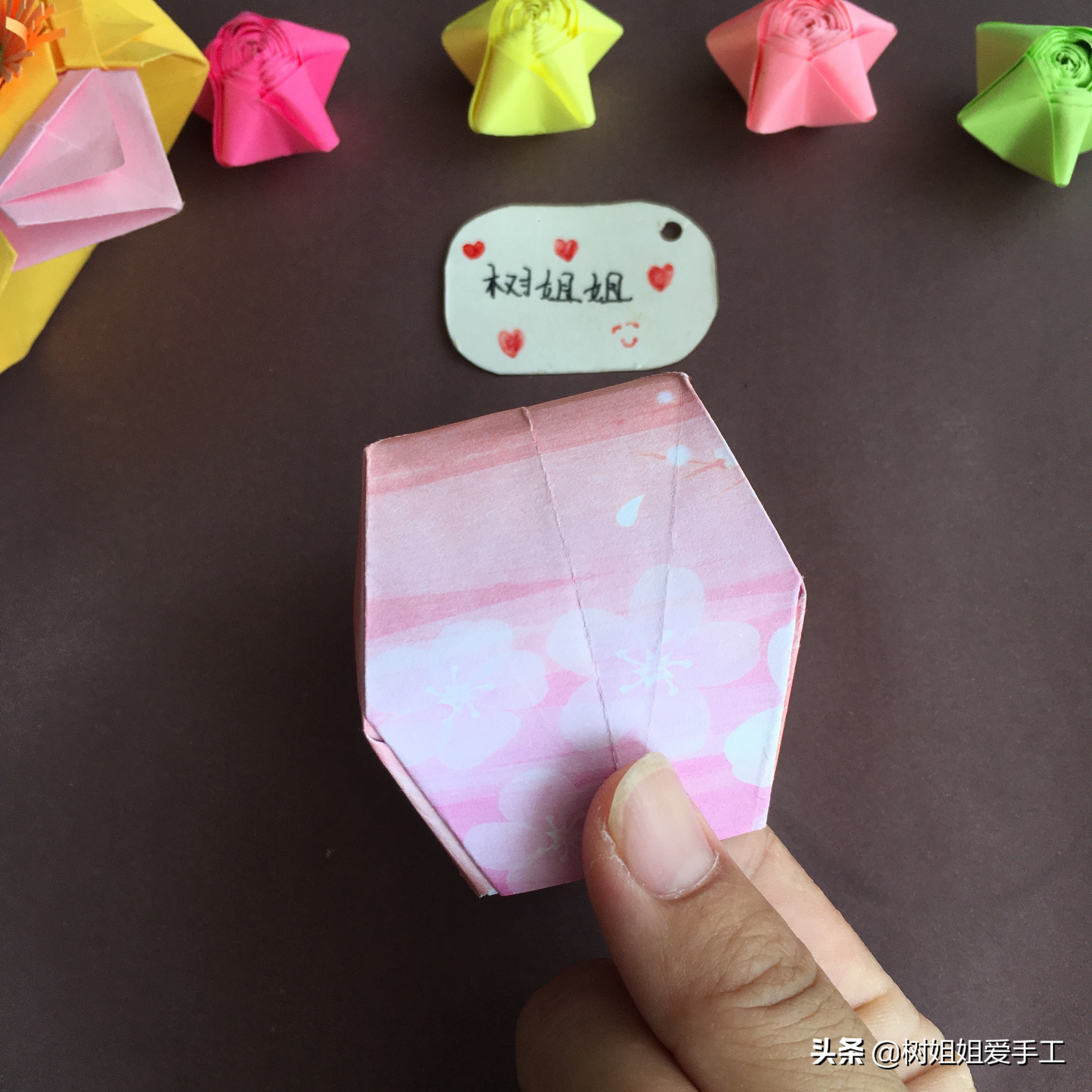 装饰花瓶折纸教程,装饰花束折纸手工