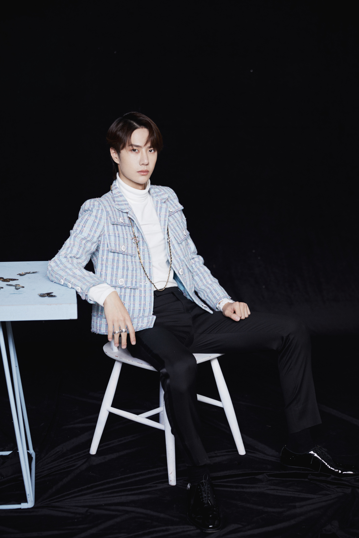 王一博酷盖变脸,王一博最新皮衣造型图片