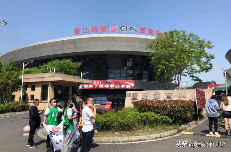 辽宁球迷暴揍浙江球迷,辽宁球迷打浙江球迷3秒8拳原视频