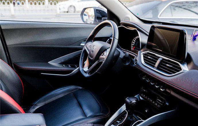 宝骏510出事故,宝骏510路上碰撞