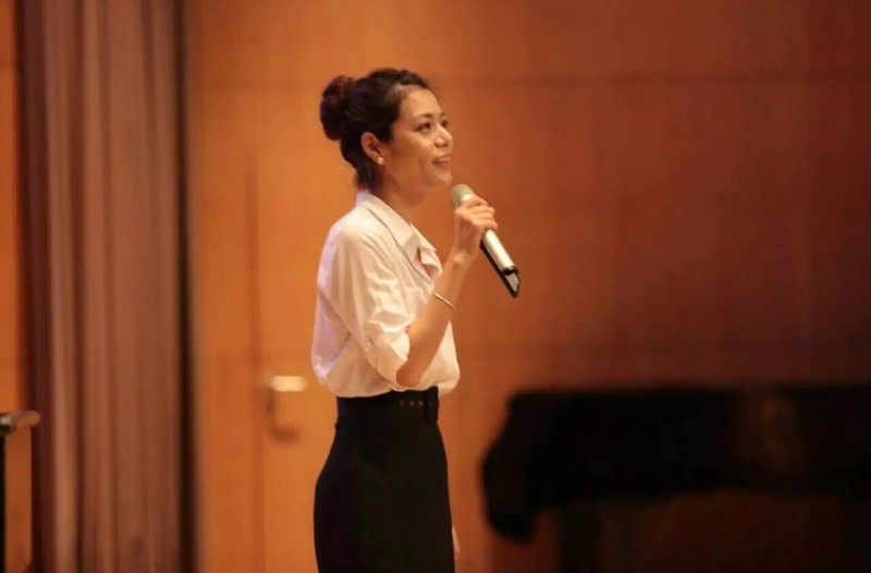 复旦大学网红教授陈果授课被叫停,网红教授陈果回应