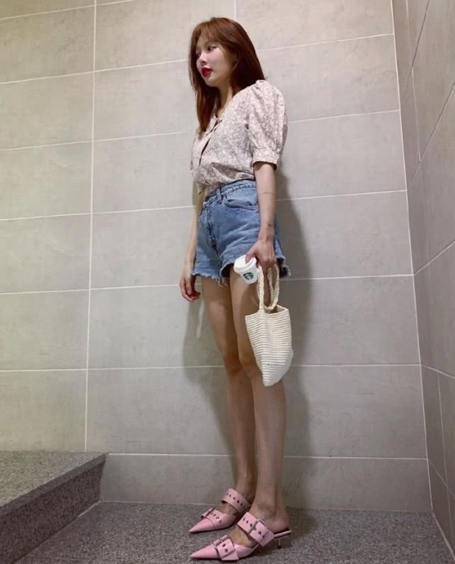 火了金泫雅的粉色“*弹子**鞋”,显脚长2cm,却是无敌显腿细神奇