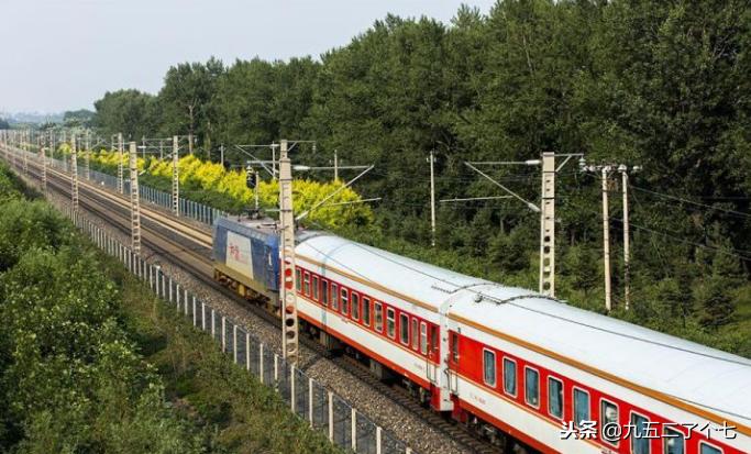 坐了这么多年高铁才知道位置,坐了那么多年的火车