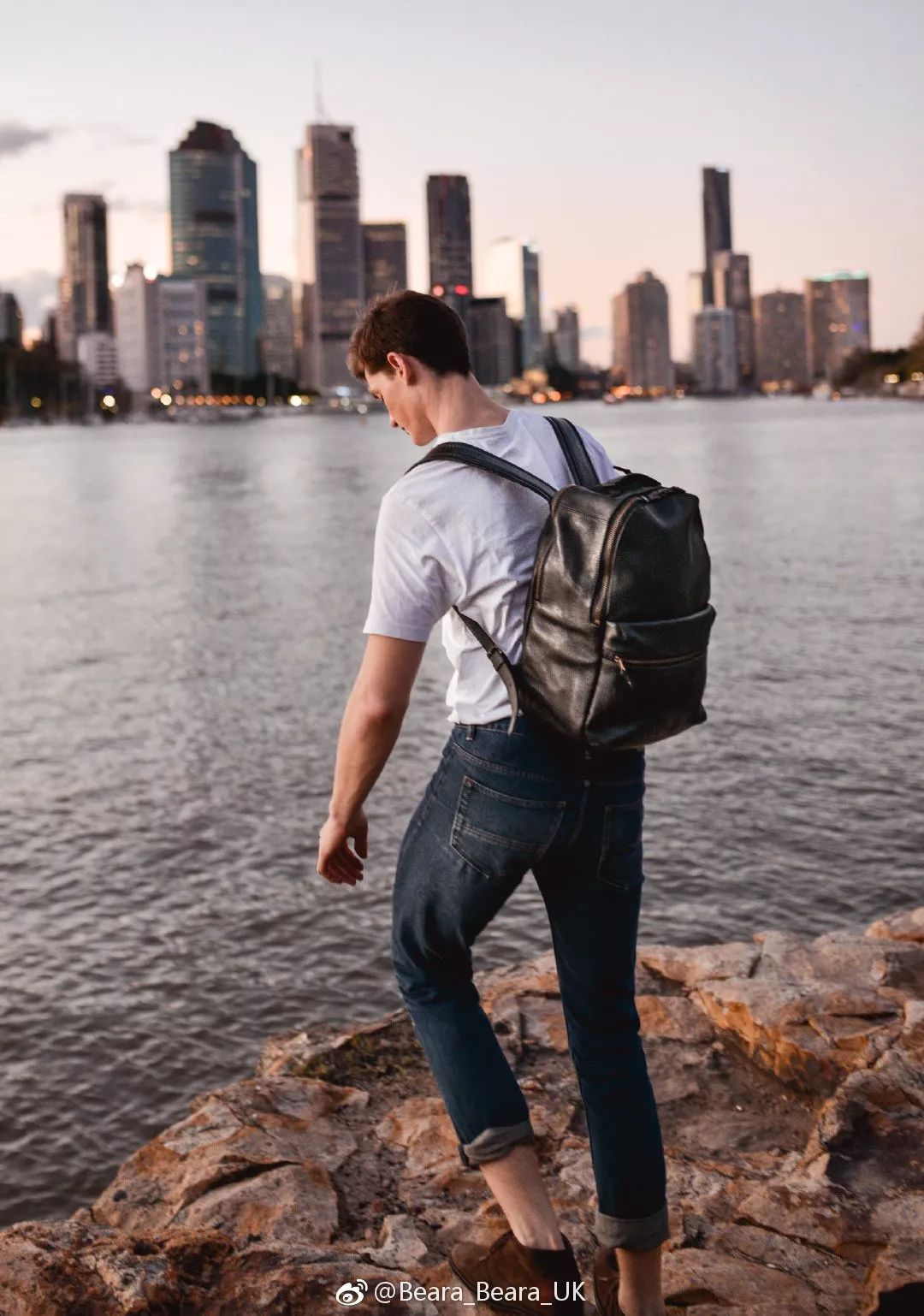 出差见客户双肩包,轻便双肩包出差不压肩膀