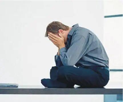 身上出现红色的红疹男性疾病,男人身上有红色小疹子的原因