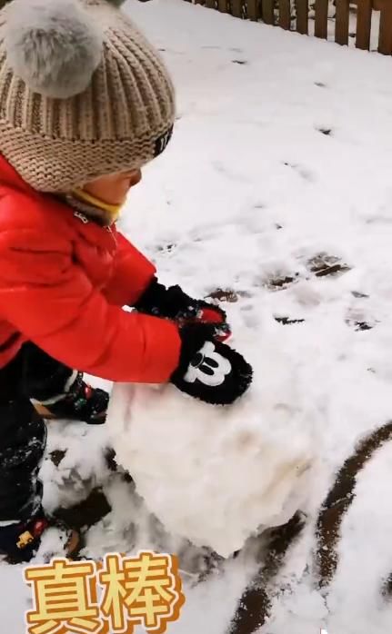 月亮姐姐晒儿子的视频,月亮姐姐晒娃