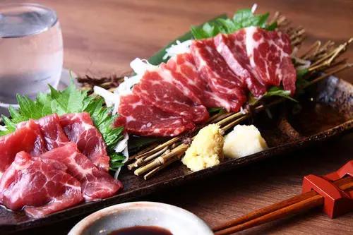 草莓饺子黑暗料理,乌冬面和彩虹饺子