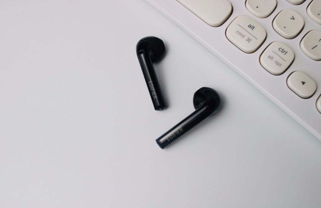 airpodspro跟漫步者比较,苹果airpodspro和漫步者的对比