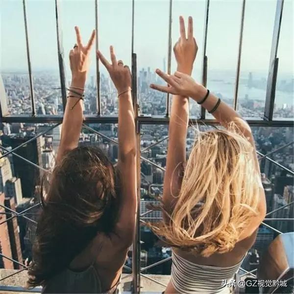 拍照时怎样克服不看镜头的尴尬感,解决拍照尴尬的技巧