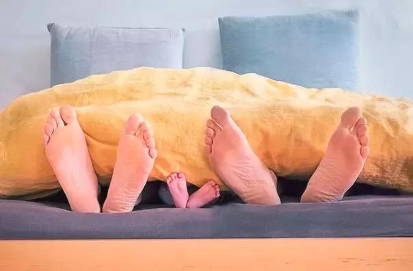 “爸爸，你趴在妈身上干什么呢？你的回答，可能改变孩子的一生